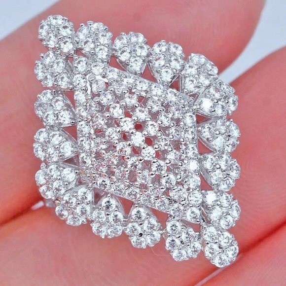 2.6Ct White Gold Round Diamond Size 7 Cluster Ring - Picture 3 of 5